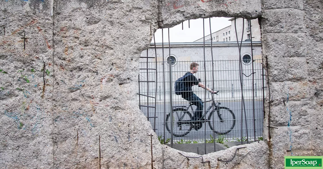 Trent’anni fa cadeva il Muro di Berlino: una nazione tornava unita